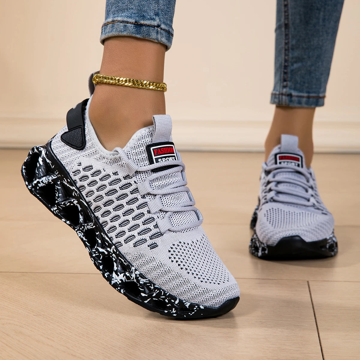 Unisex Lightweight Mesh Running Shoes Breathable Comfort