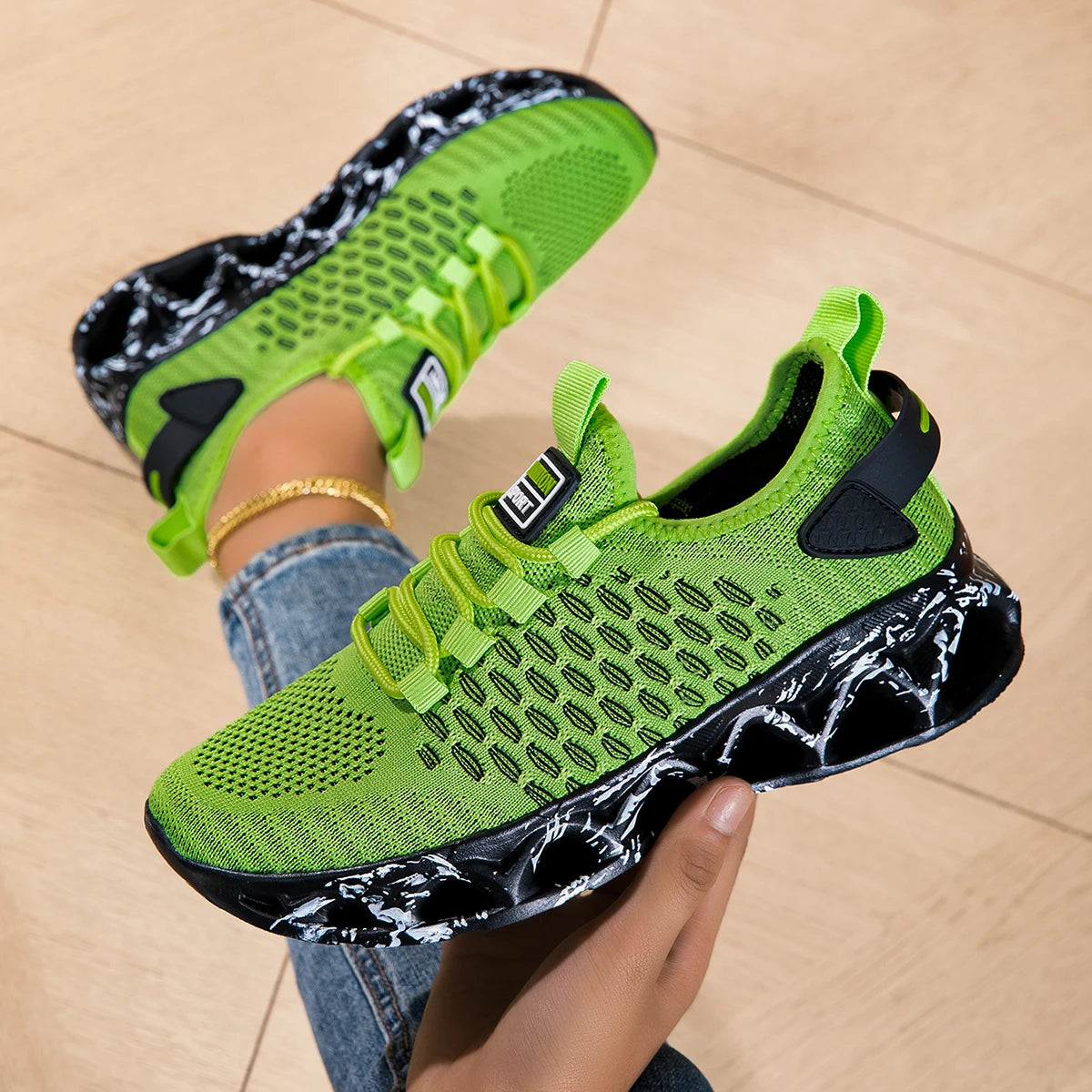 Unisex Lightweight Mesh Running Shoes Breathable Comfort