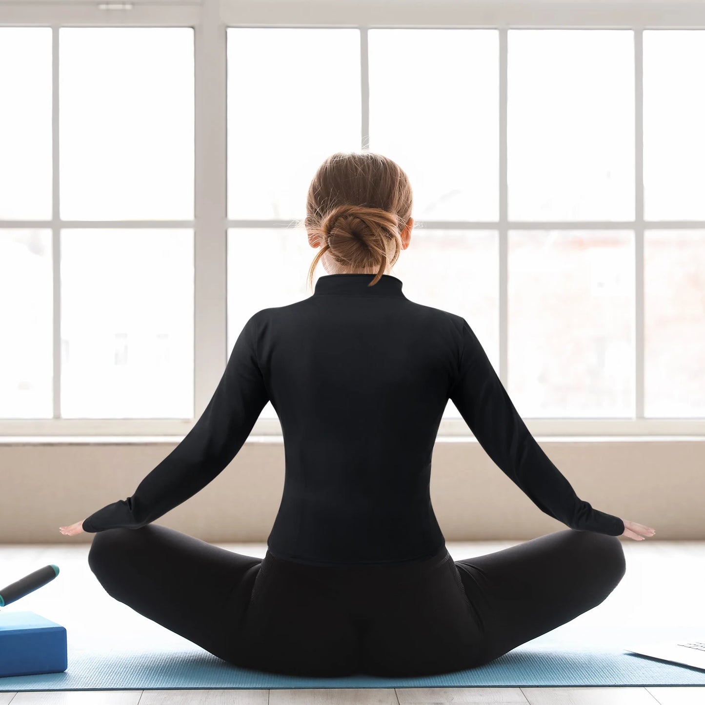 Women's Lightweight Zip Up Yoga Jacket With Thumb Holes