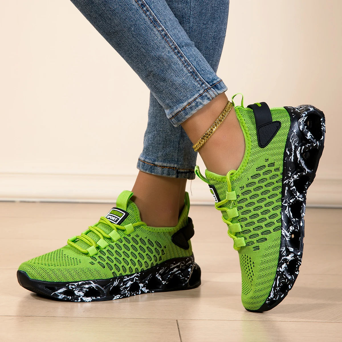 Unisex Lightweight Mesh Running Shoes Breathable Comfort